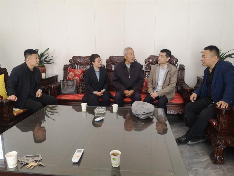 座谈会.jpg